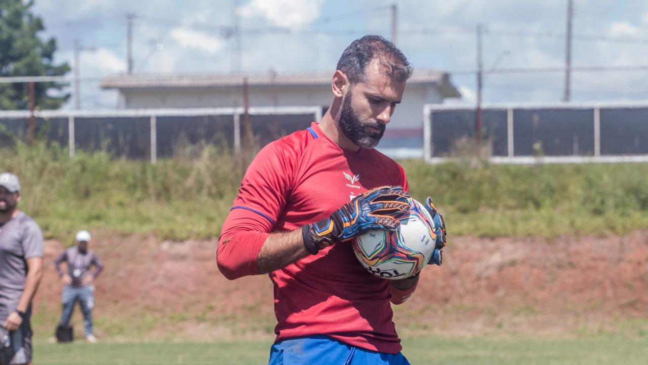 Bruno Grassi assumiu a meta titular. Foto: Allexandre Fellipe/Paraná Clube.
