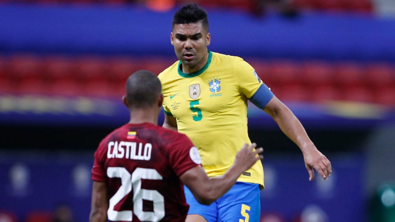 Capitão do Brasil, Casemiro em lance da vitória contra a Venezuela na Copa América
