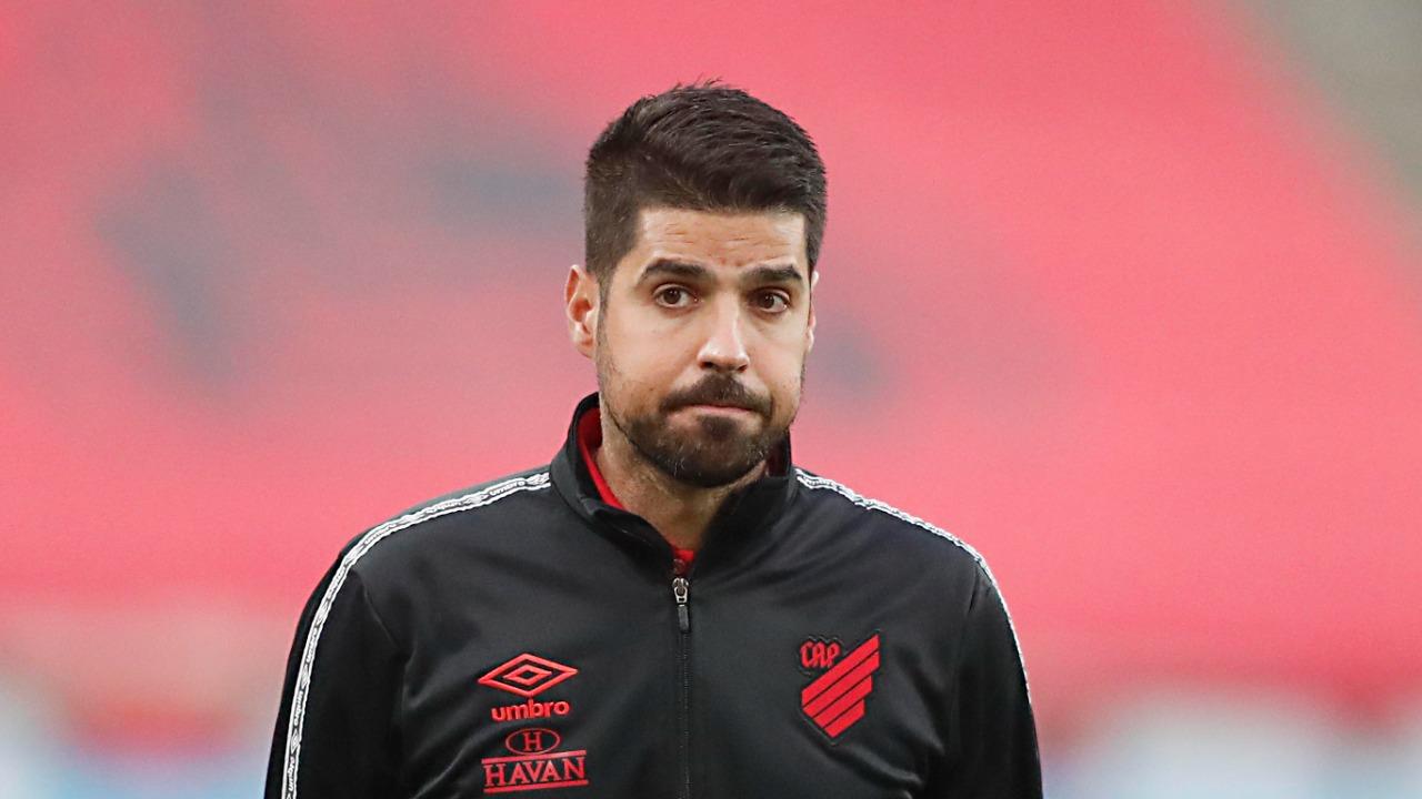 António Oliveira técnico do Athletico