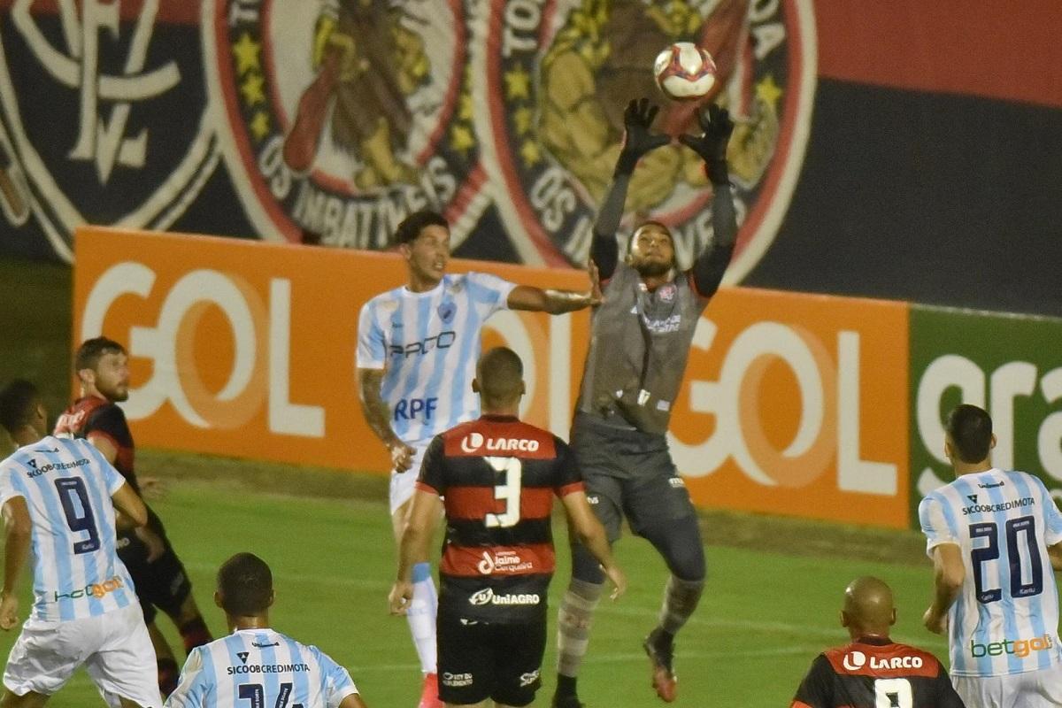 Londrina enfrentou o Vitória no Barradão