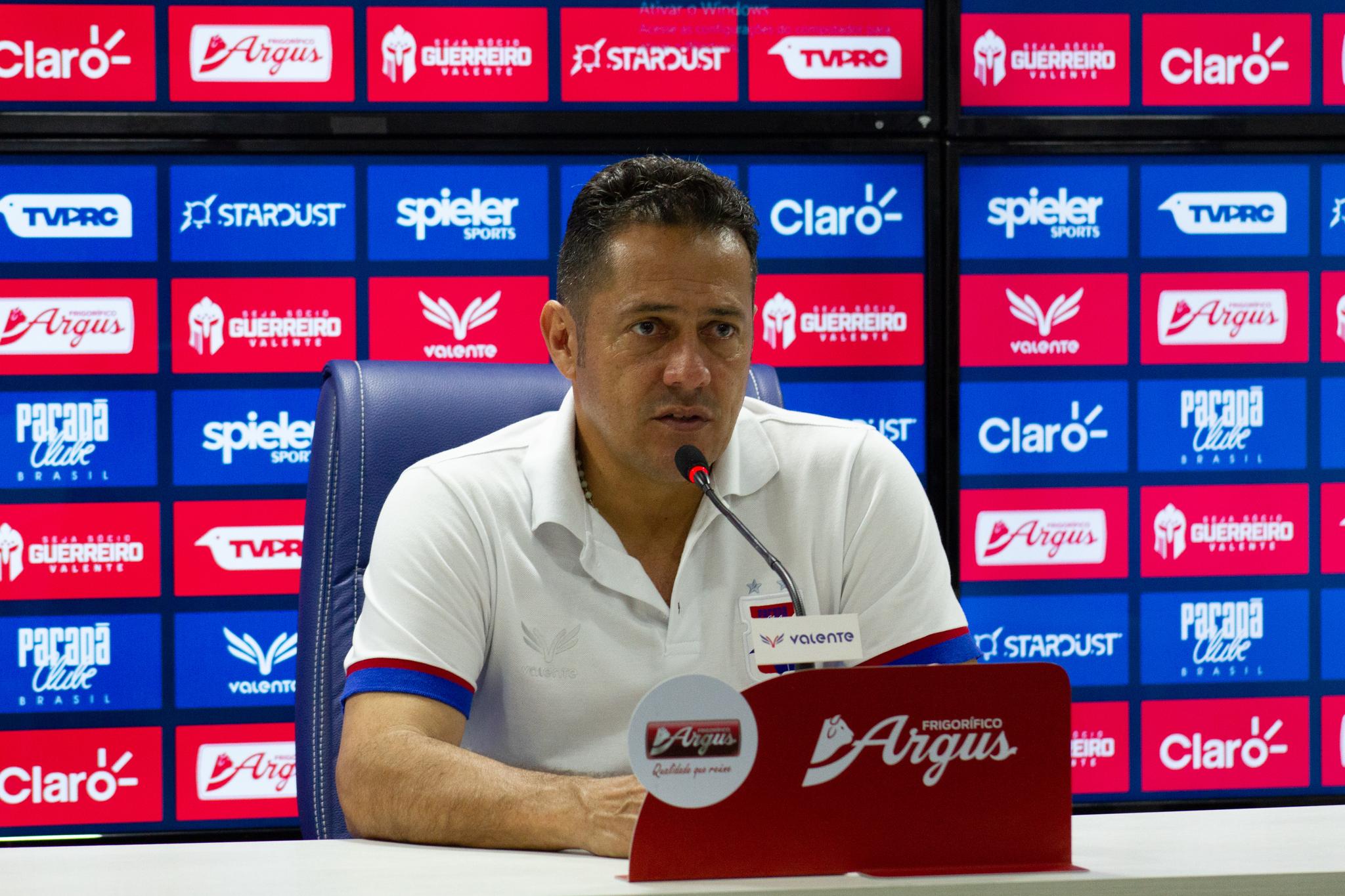 Maurílio, técnico do Paraná Clube, em entrevista coletiva