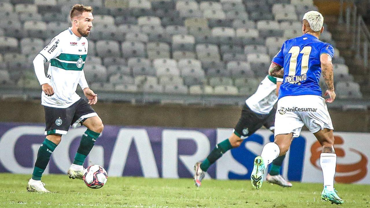 Willian Farias em ação contra o Cruzeiro. Foto: Divulgação/Coritiba.