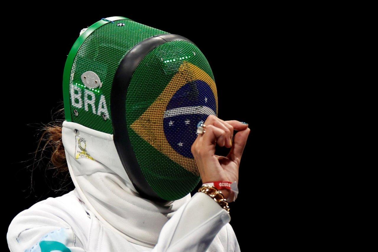 Brasileira perde para vice-campeã olímpica e é eliminada na esgrima