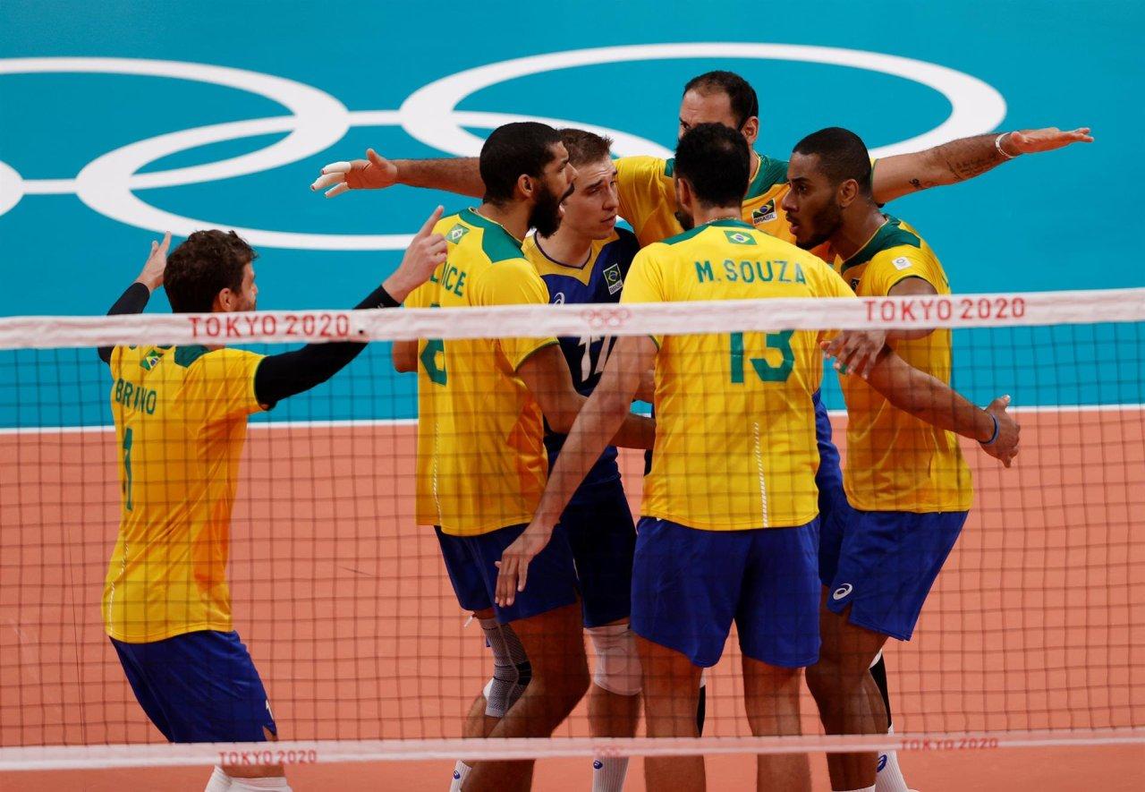 Brasil vence os EUA e encaminha classificação no vôlei masculino