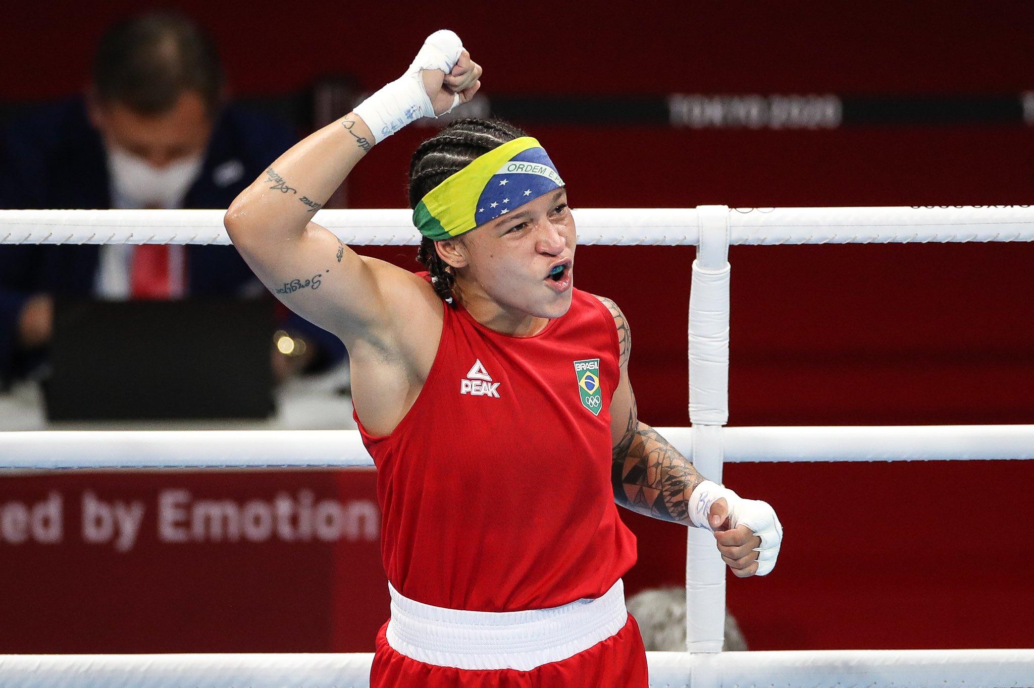 Beatriz Ferreira garantiu medalha no boxe.
