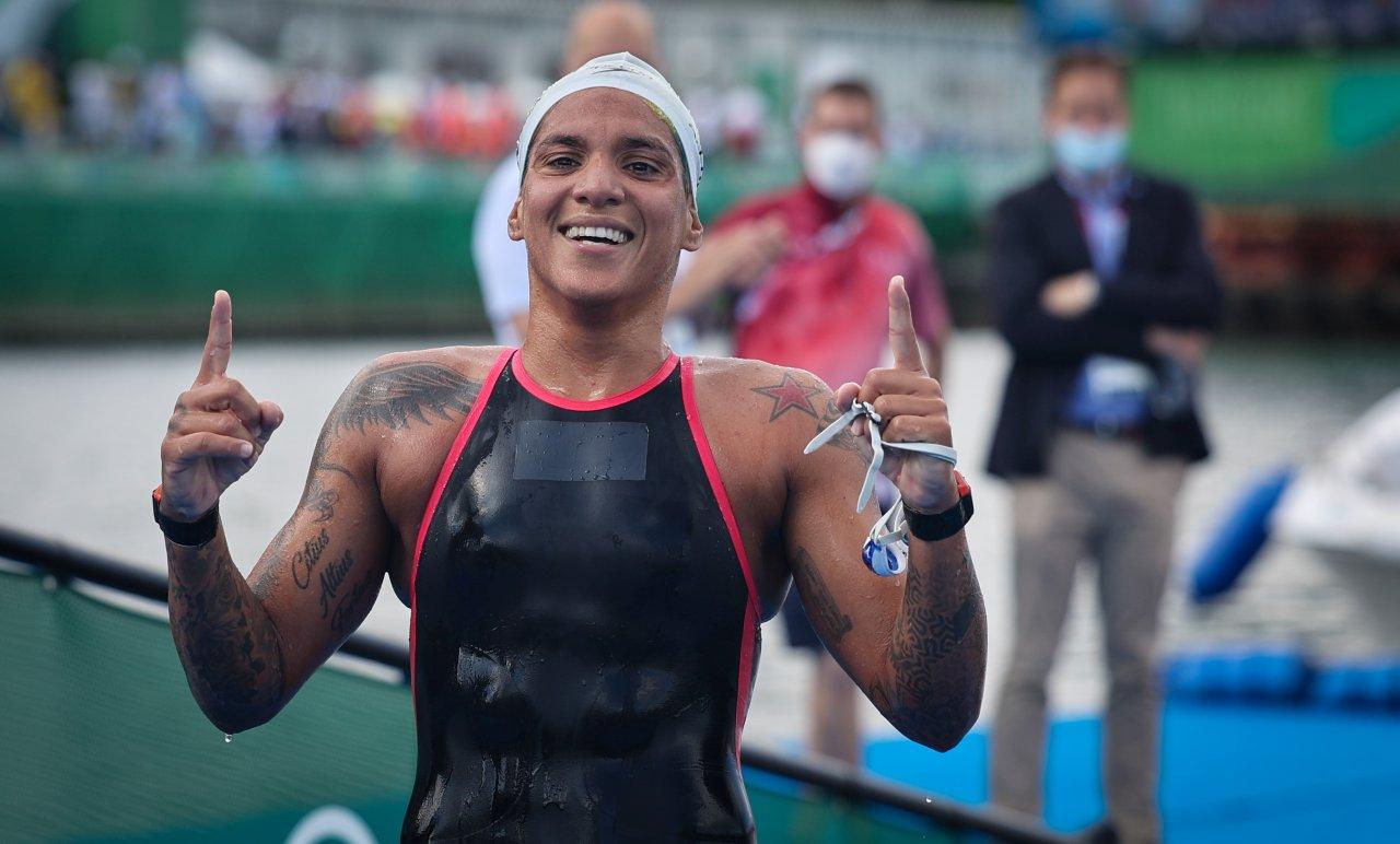 Ana Marcela Cunha fatura a medalha de ouro na maratona aquática