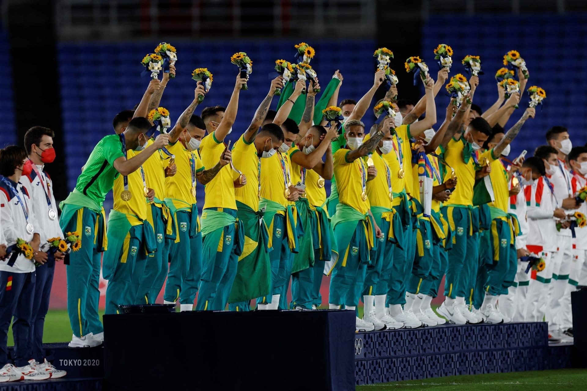 Com vitória no futebol, Brasil iguala o recorde de ouros em uma mesma olimpíada