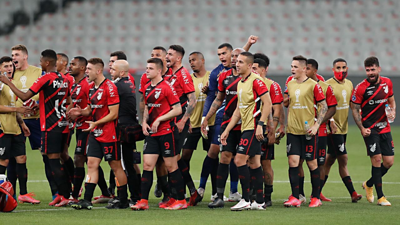 Classificado à semifinal, Athletico soma R$ 15 milhões em premiação na Sul-Americana