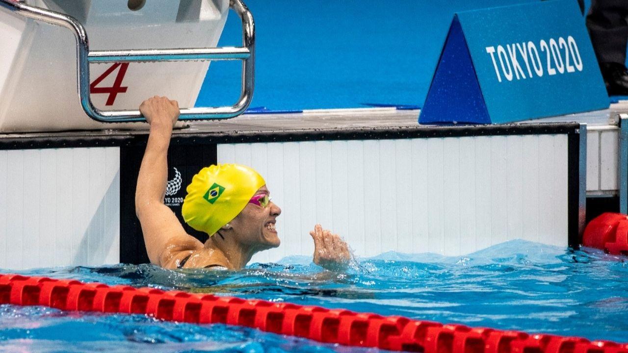 Maria Carolina Santiago quebra recorde paralímpico na natação e leva o ouro