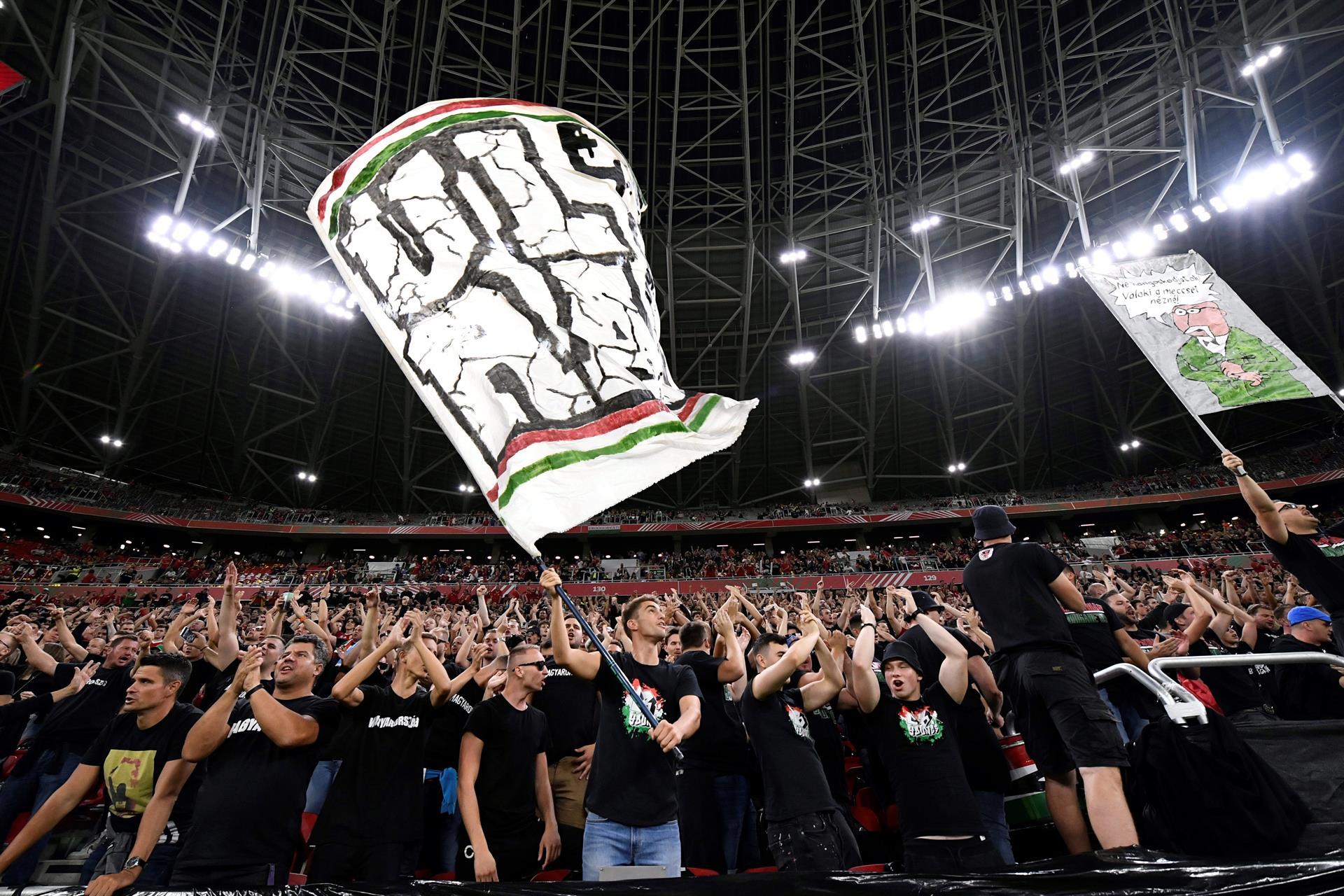 Fifa pune Hungria por comportamento racista de torcida em jogo das Eliminatórias