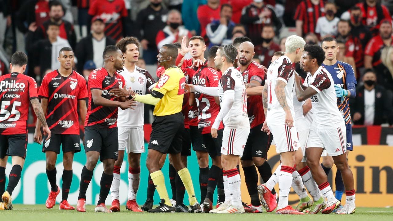 O VAR do Flamengo não deixa o Furacão ganhar