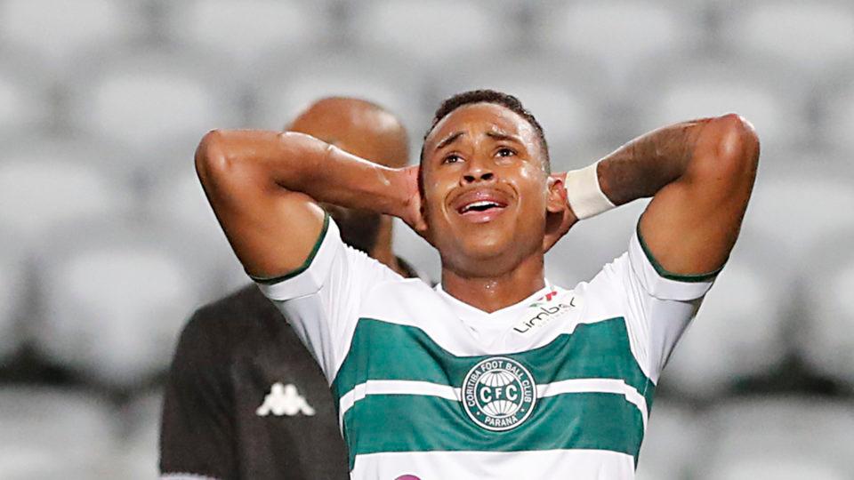 Atacante Igor Paixão lamenta derrota para o Botafogo por 1 a 0 em casa