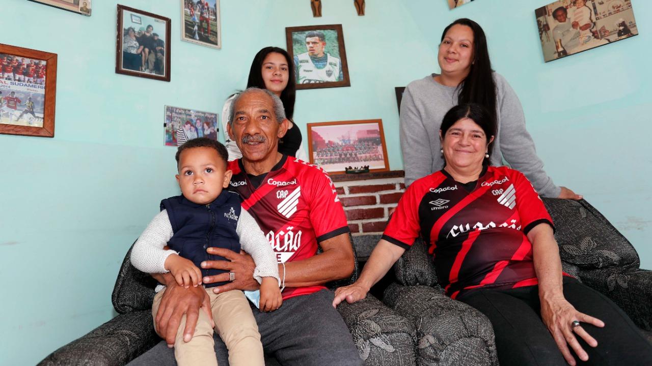 Família de David Terans, na torcida pelo Athletico