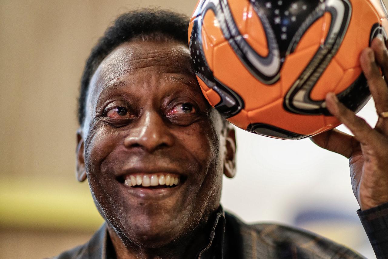 Filha de Pelé tranquiliza fãs sobre estado de saúde do pai: “Não mudou nada”