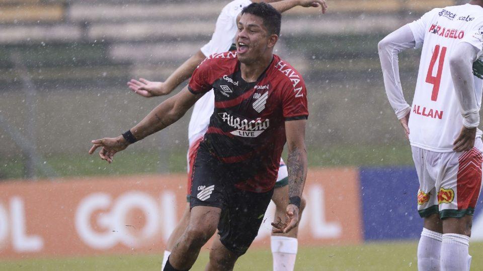 Renan Viana marcou o primeiro gol do Athletico na Copinha