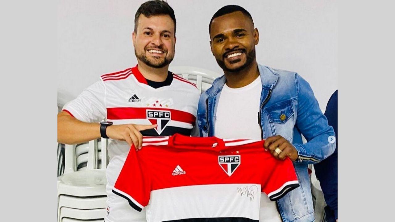 Torcedor “fura” anúncio do São Paulo e publica foto de Nikão com camisa tricolor