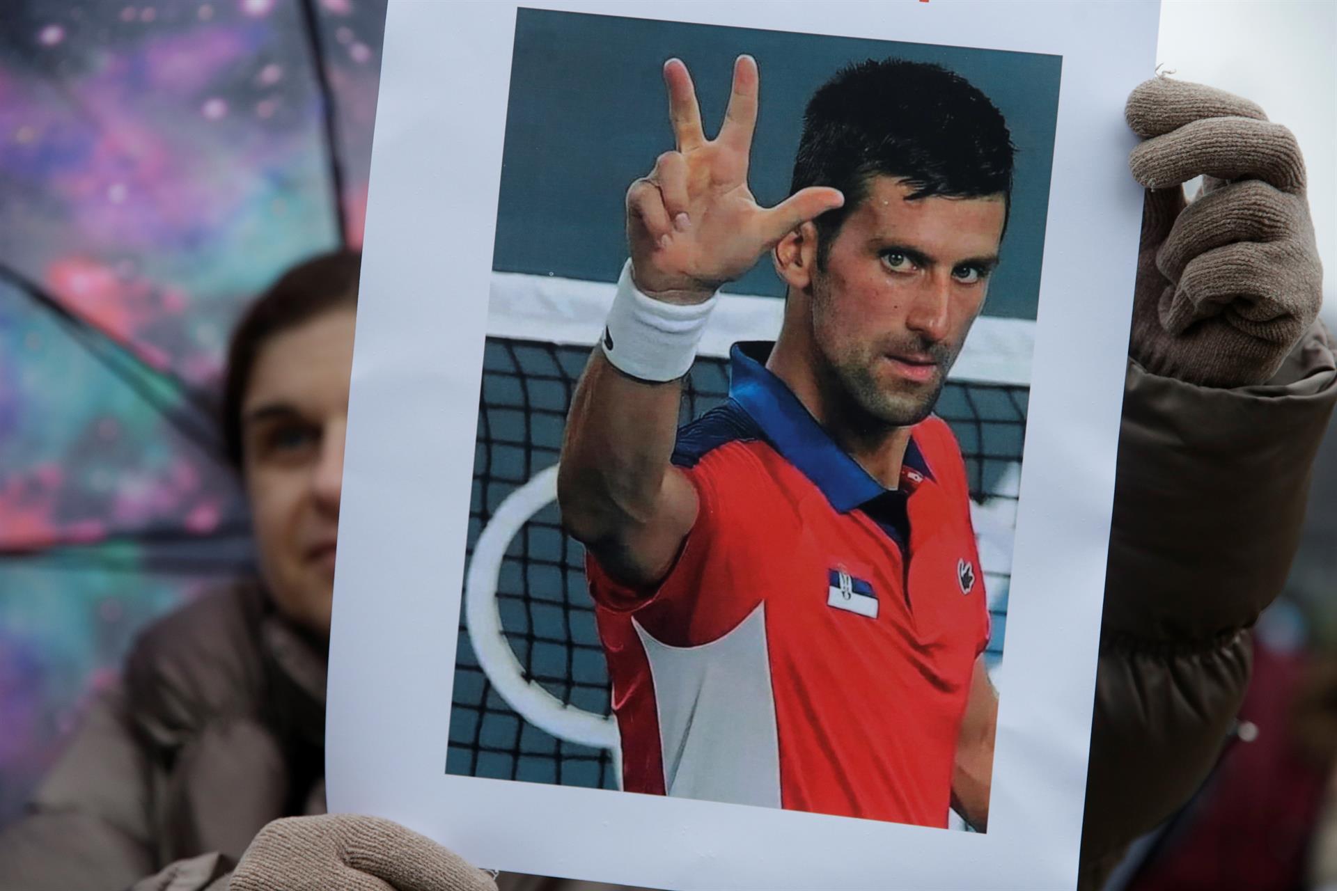 Djokovic vence na Justiça para permanecer na Austrália mesmo sem vacina