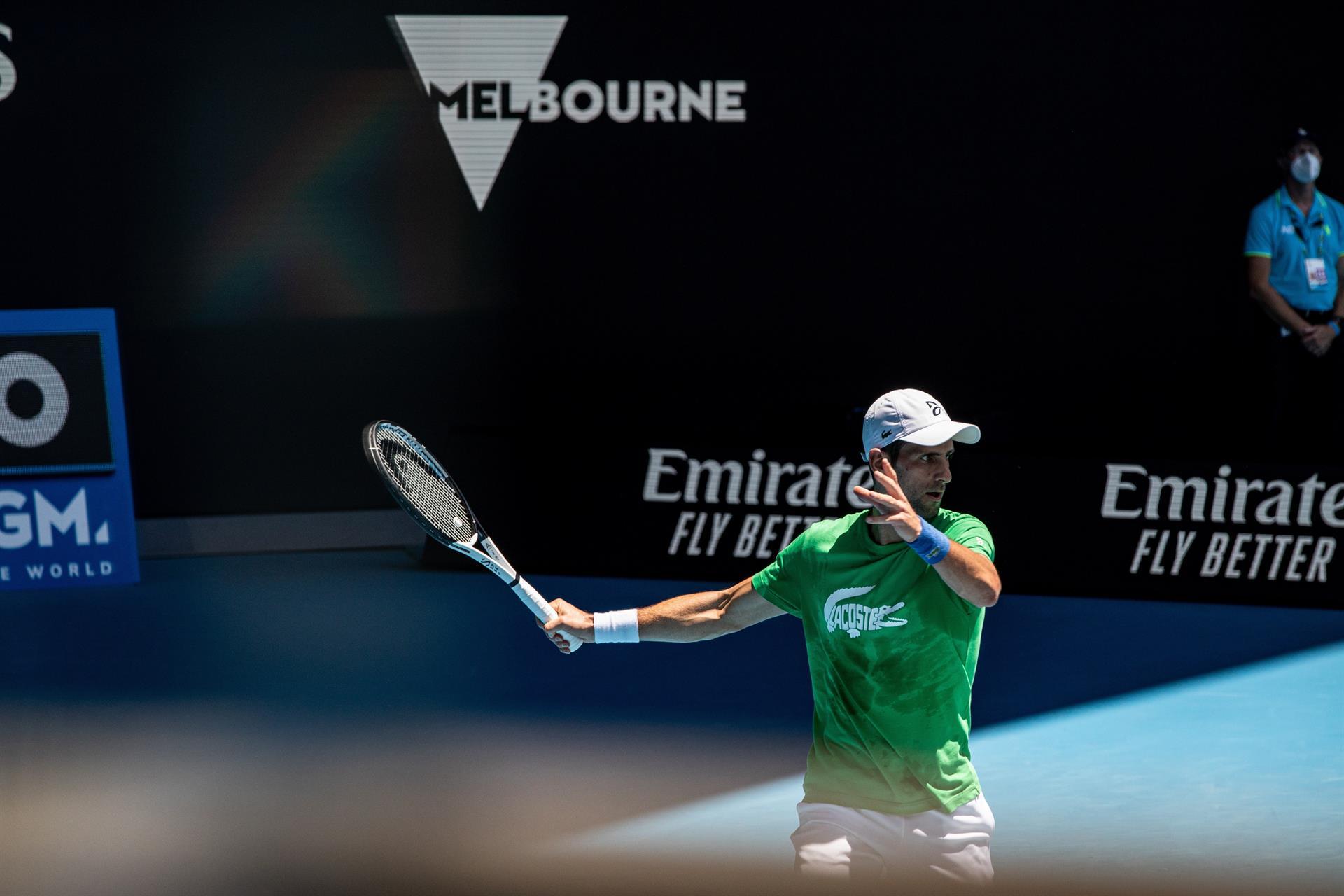 Sérvio Novak Djokovic treina na Austrália