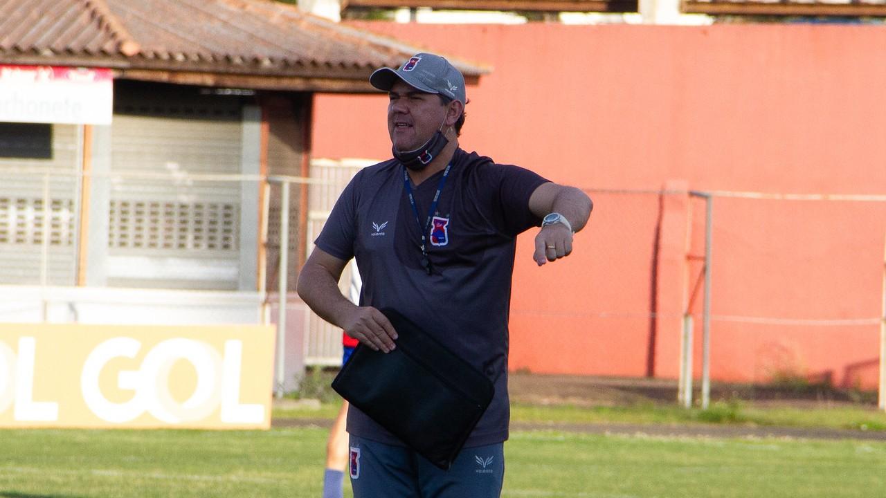 Técnico Jorge Ferreira, do Paraná Clube
