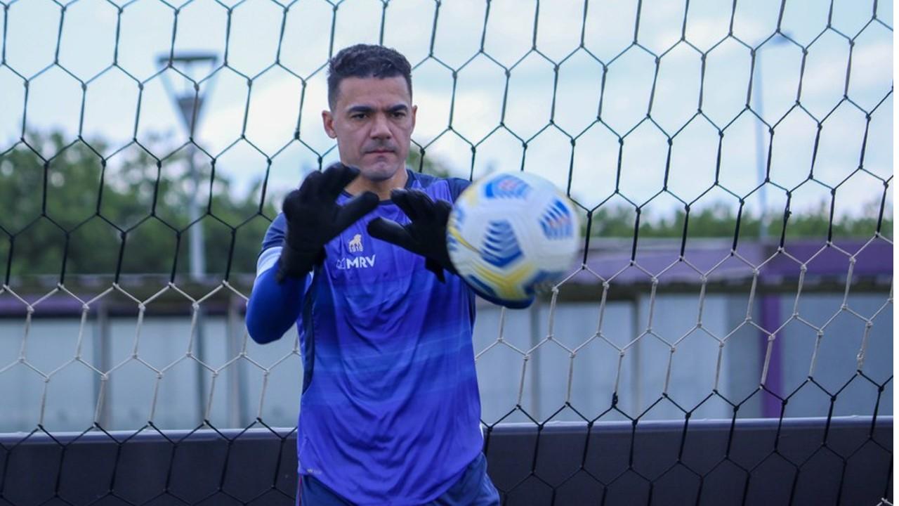 Felipe Alves está treinando em separado no Fortaleza.