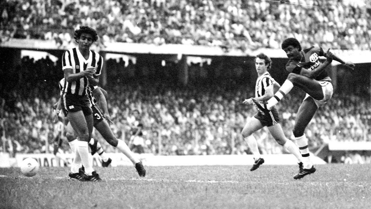 Fotos históricas de Athletico 0x2 Atlético-MG, no Couto Pereira, Brasileiro de 83