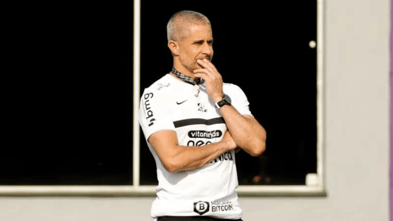 Sylvinho foi técnico do Corinthians
