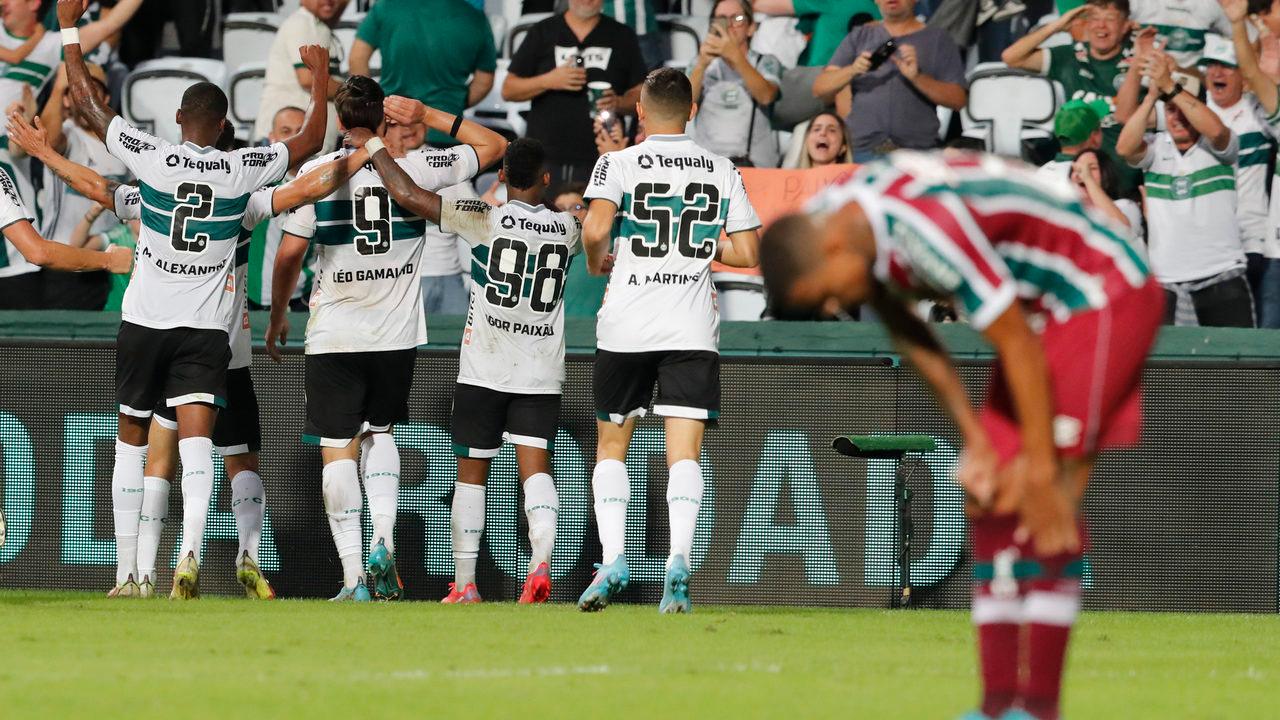 Vitória eletrizante do Coritiba sobre o Fluminense arranca aplausos