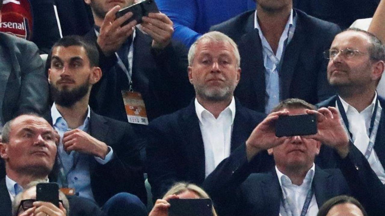 Abramovich, ao centro, ex-dono do Chelsea