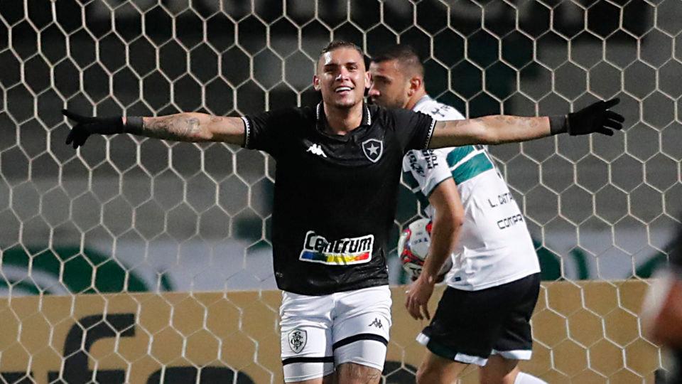 Em duelo direto pelo G4 e liderança da Série B, em 2021, o Botafogo venceu o Coxa.