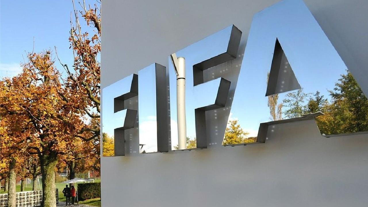 Fifa tem leis específicas para negociações entre clubes ou jogadores de países diferentes.