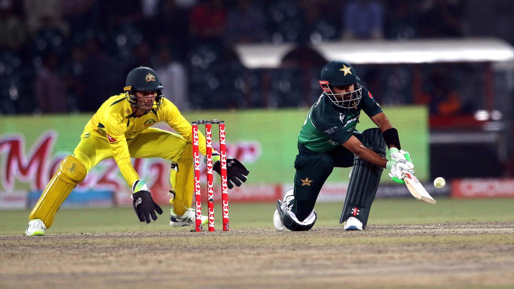 Partida de críquete entre as seleções do Paquistão (de uniforme verde) e da Austrália (de amarelo): esporte tem versões mais curtas que poderiam ser incorporadas ao programa olímpico.