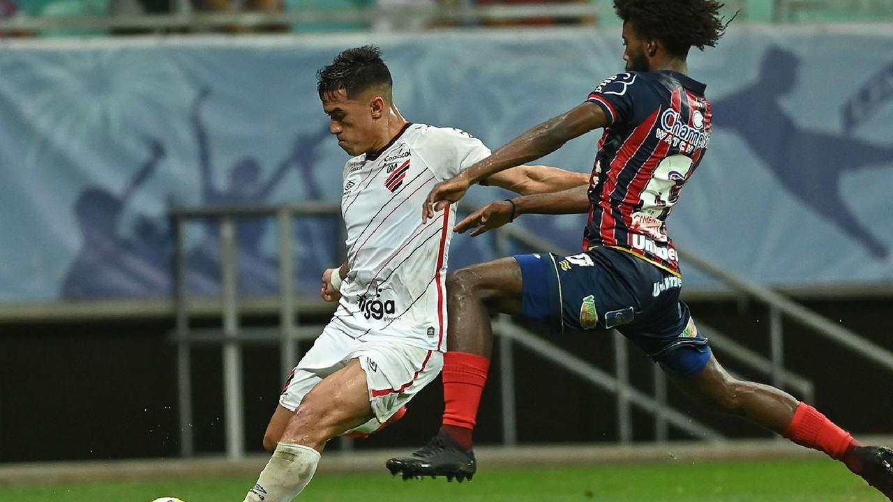 Athletico dominou o jogo em Salvador.