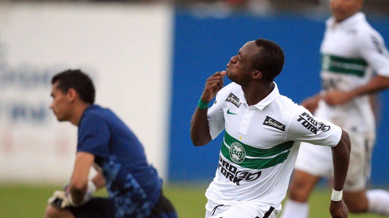 Em 2013, Geraldo marcou gol no Athletico nas duas finais do Paranaense.