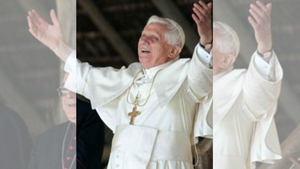  Bento XVI foi escolhido como o novo papa em 2005. 