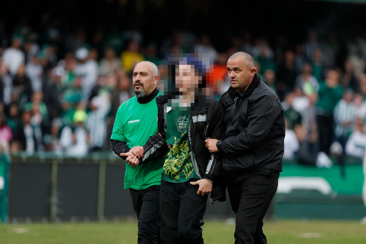 Coritiba é multado por confusões no Couto Pereira; dois jogadores são suspensos