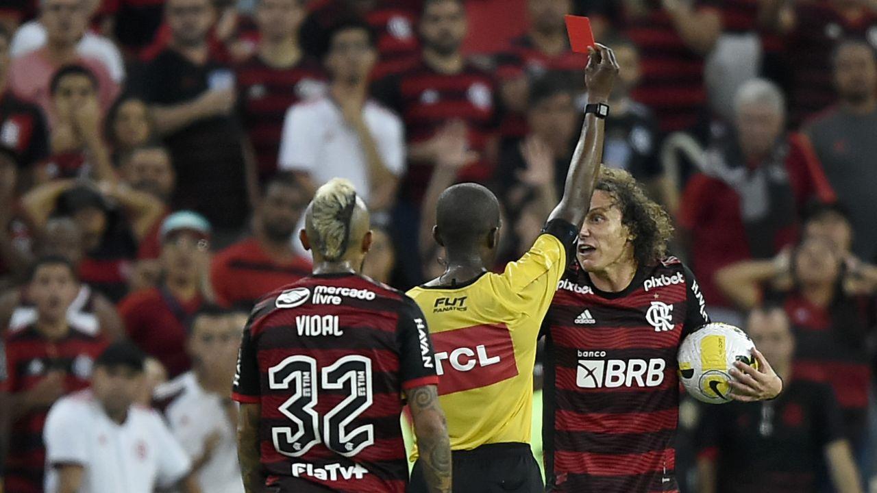 David Luiz é expulso após ofender o árbitro verbalmente