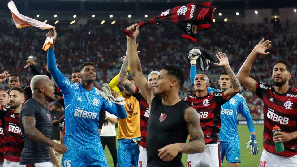 Jogadores do Flamengo comemoram classificação à final
