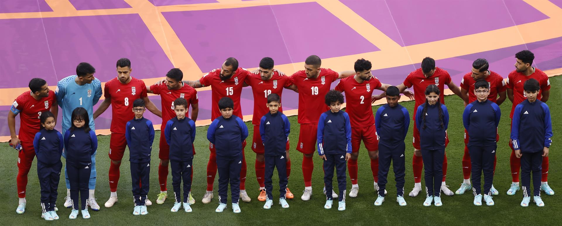 Jogadores do Irã não cantaram o hino nacional antes de partida