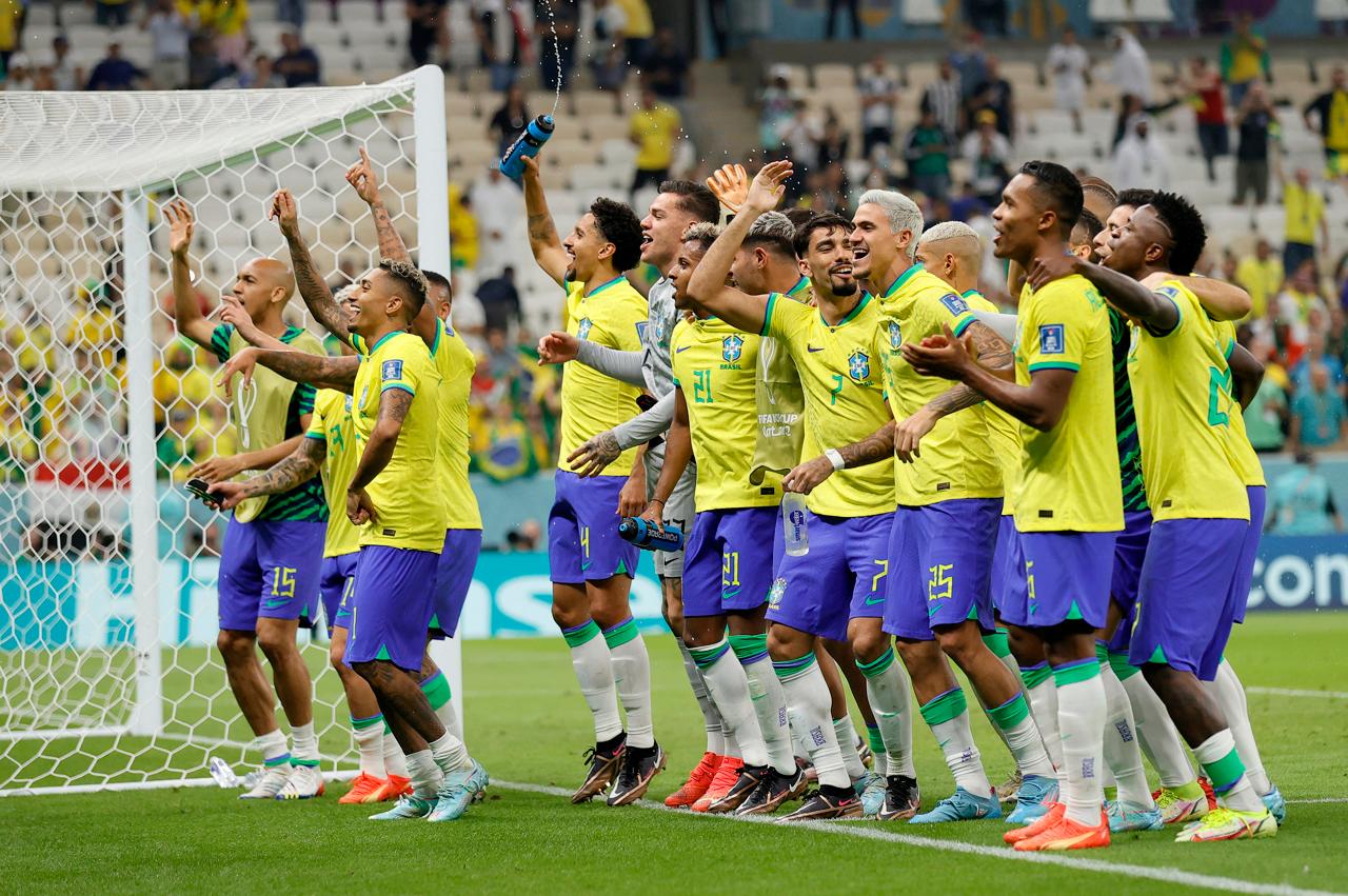Jogadores do Brasil comemoram vitória.