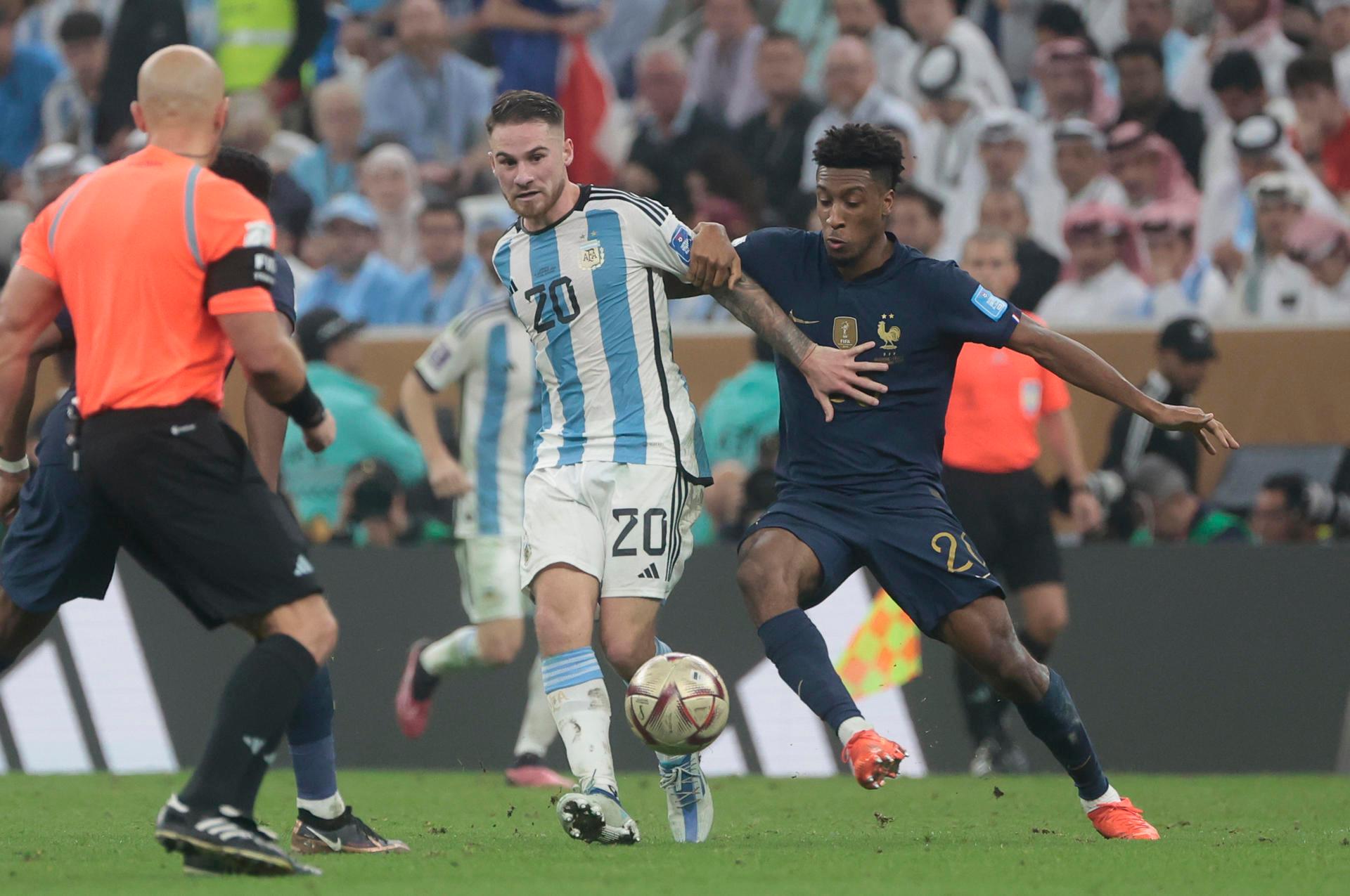 Atacante Kingsley Coman perdeu um pênalti contra a Argentina na final da Copa