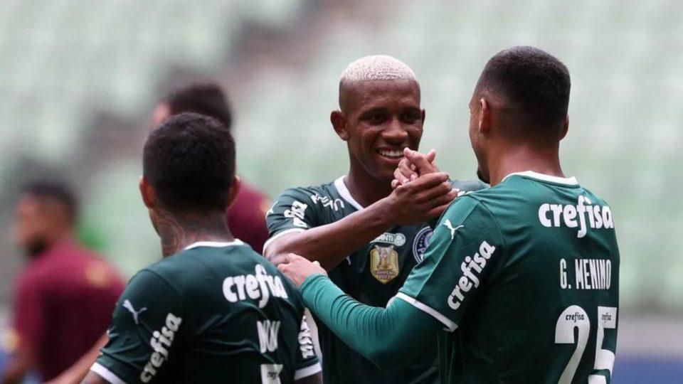 Danilo irá atuar com Scarpa no futebol inglês. Foto: Cesar Greco/Palmeiras. 