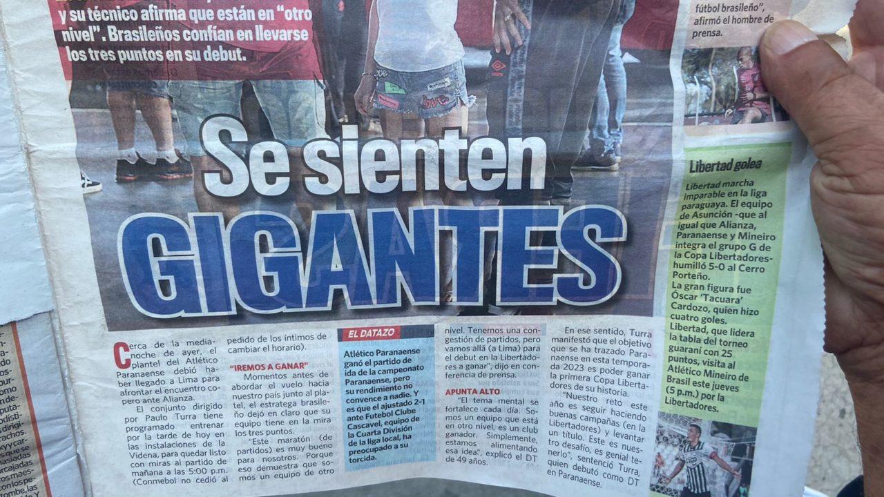 Jornal peruano El Diez, com reportagem sobre o duelo entre Alianza Lima x Athletico