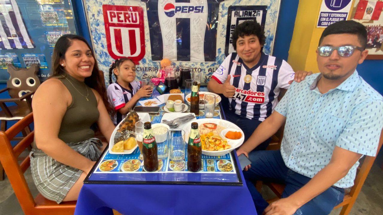  Manuel Cordero e família em restaurante tradicional de Lima