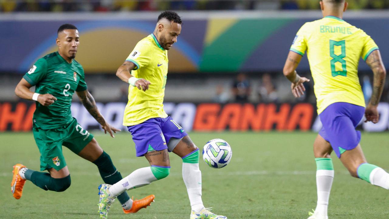Neymar perdeu pênalti, mas marcou seu 78º gol com a seleção em jogos oficiais.