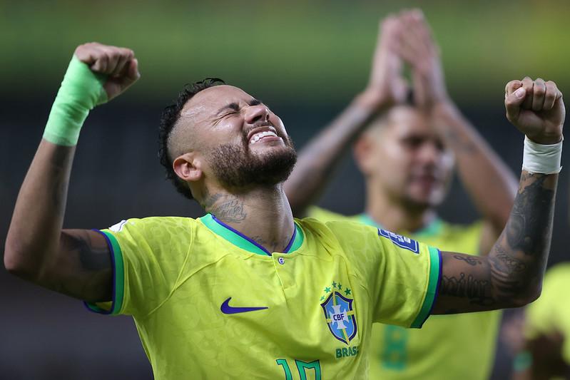 Neymar festeja 79º gol pela seleção brasileira
