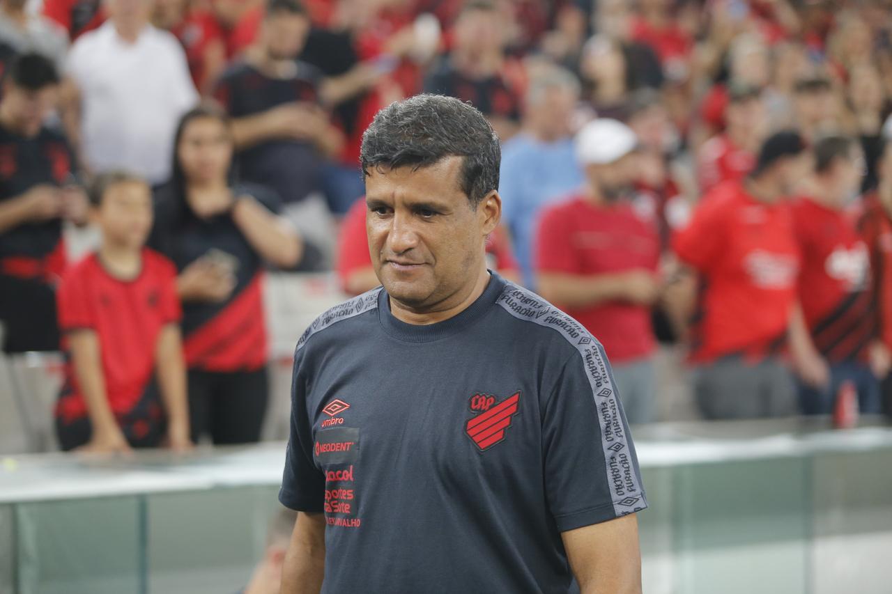 Wesley Carvalho analisa clássico Atletiba