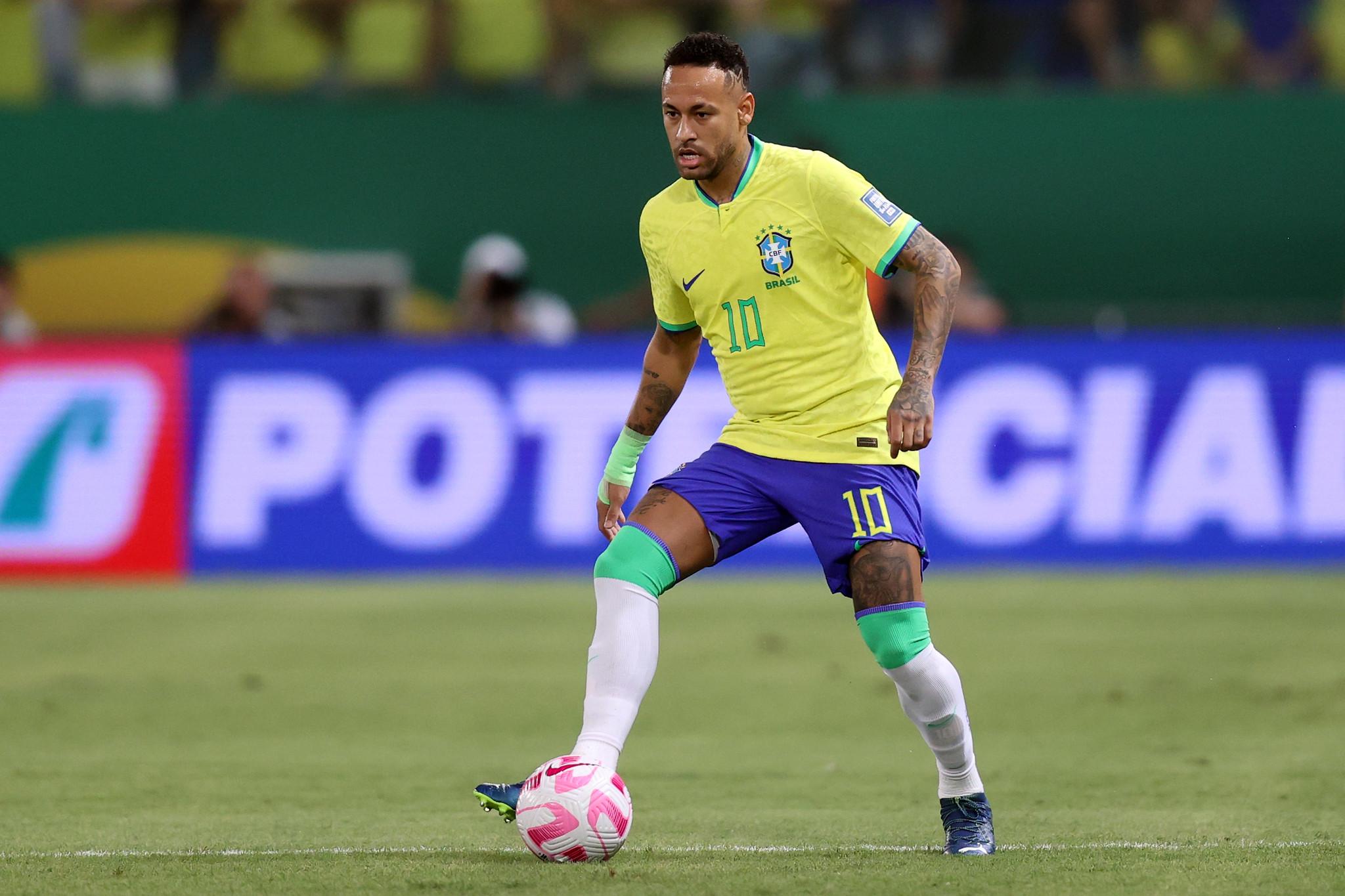 Neymar recebe alta do hospital após avaliação médica da cirurgia no joelho