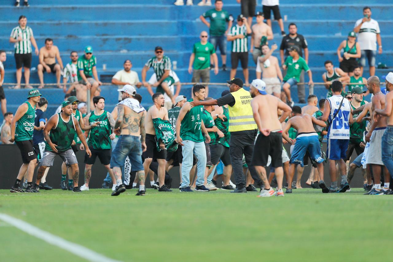 Briga em Coritiba x Cruzeiro