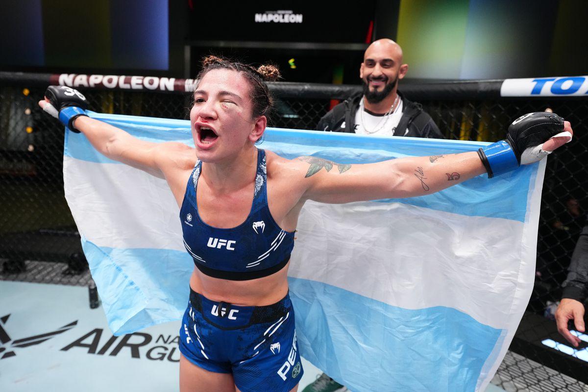 Lutadora argentina encontra forma inusitada de comemorar vitória no UFC