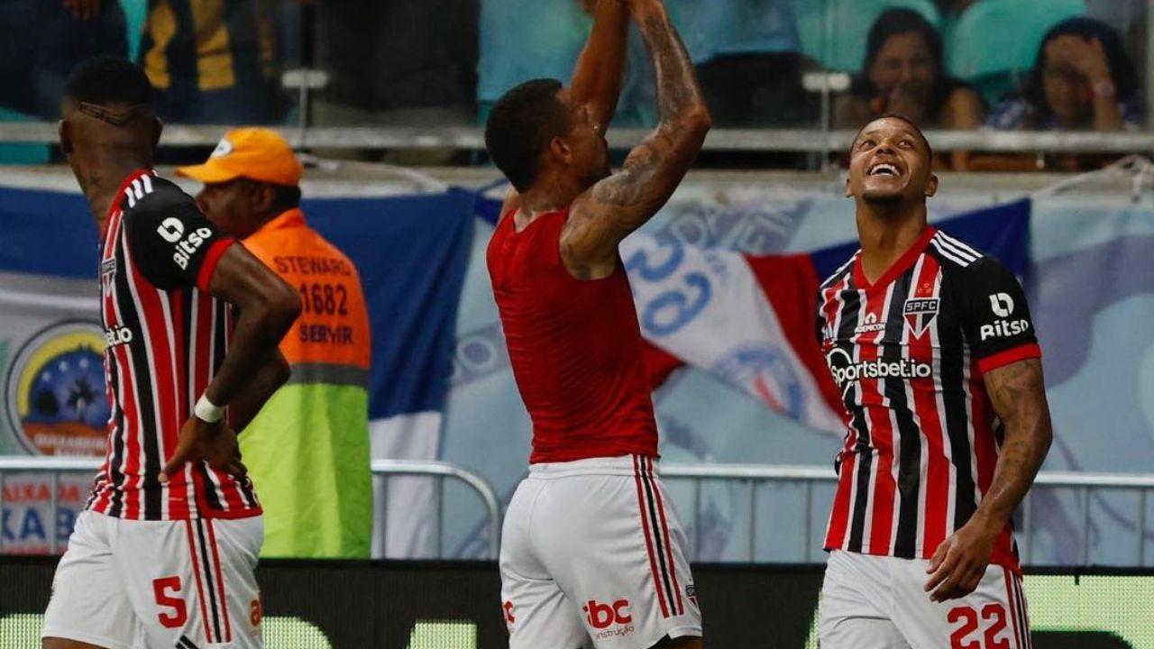São Paulo bate Bahia, ganha primeira fora e deixa time de Rogério Ceni na ZR